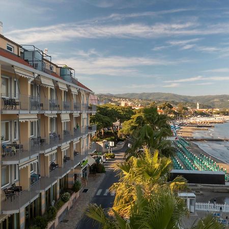 B&B Hotel Diano Marina Palace Exterior foto