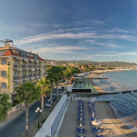 B&B Hotel Diano Marina Palace Exterior foto