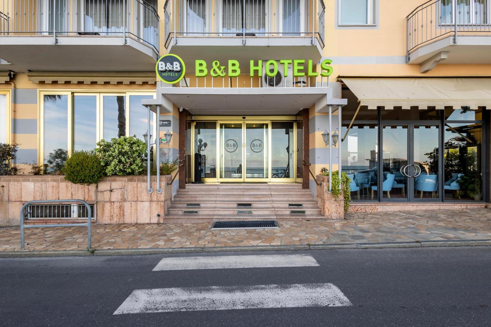 B&B Hotel Diano Marina Palace Exterior foto