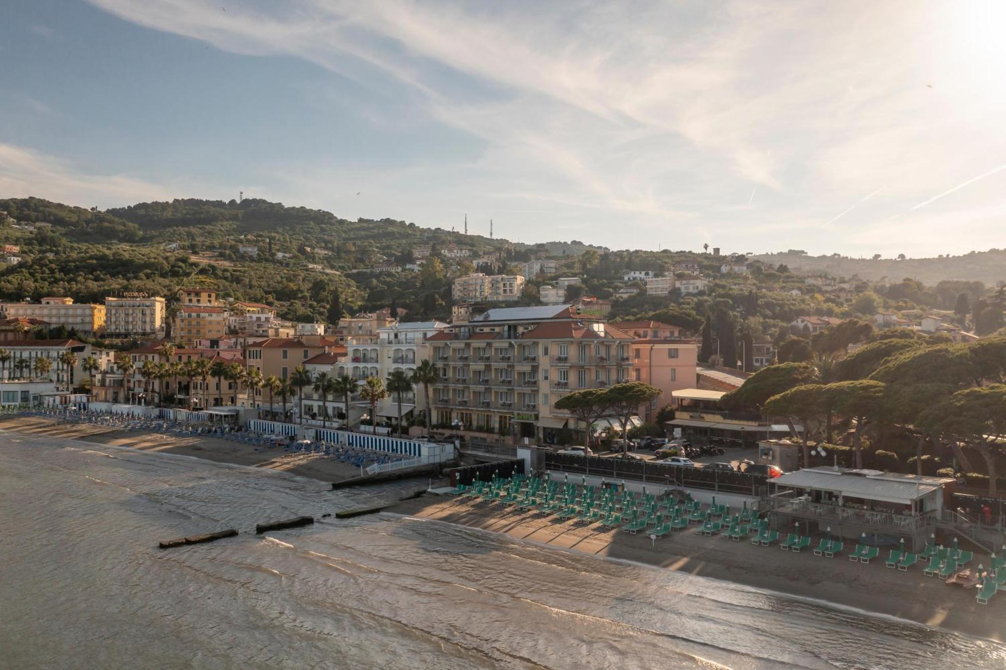 B&B Hotel Diano Marina Palace Exterior foto